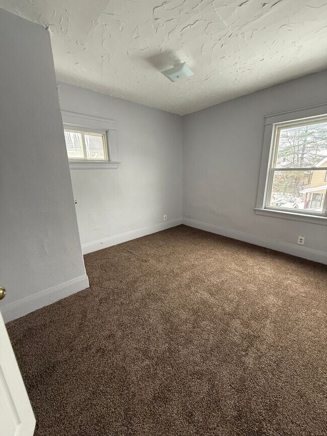 Building Photo - 1027 E 148th St