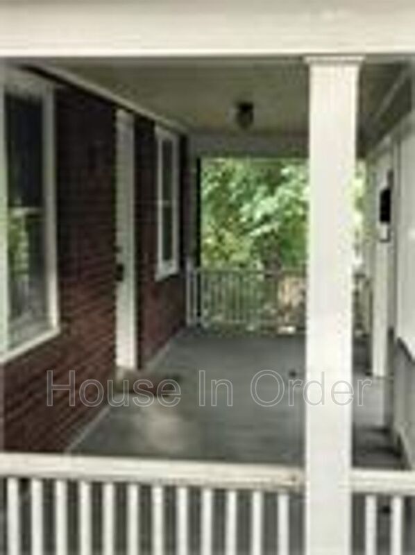 Building Photo - 15 Conestee Pl