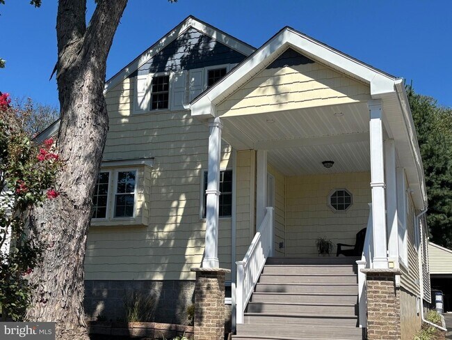 Building Photo - 120 Phillips Ave