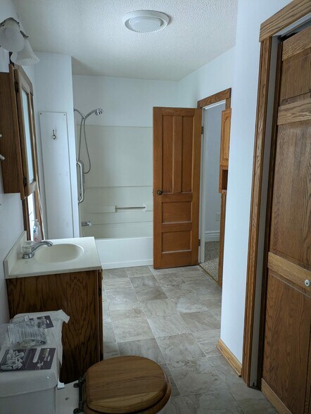 Building Photo - 4218 Ridge Rd