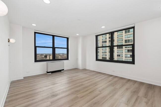 Building Photo - 3440 N Lake Shore Dr