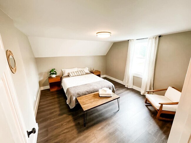 Building Photo - 252 Windsor St