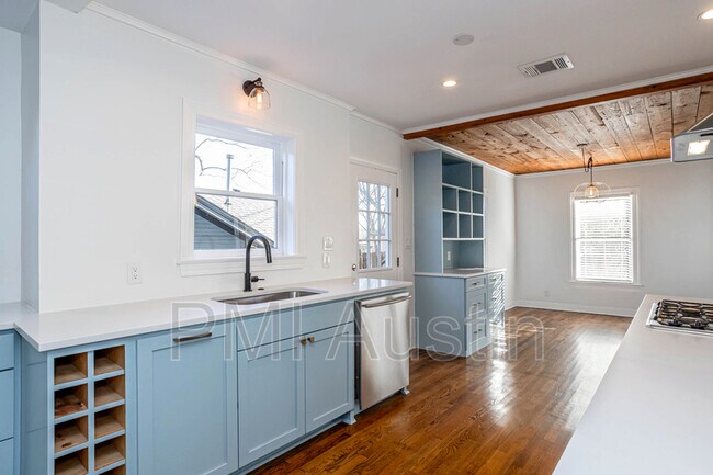 Building Photo - 2003 Newning Ave