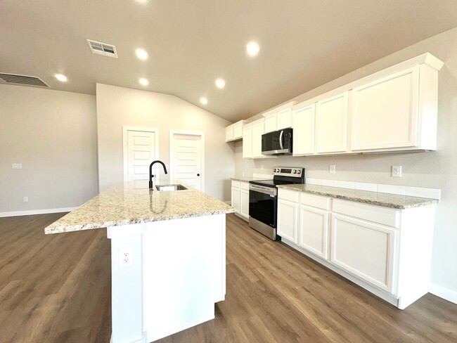 Building Photo - Brand new 3Bed / 2 Bath Available Now !