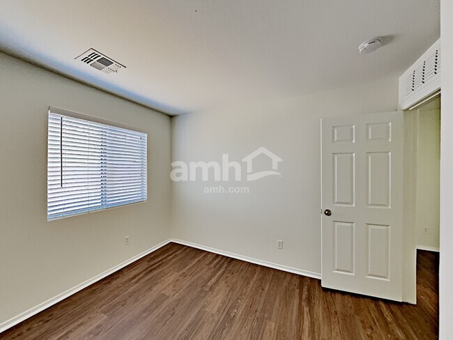 Building Photo - 11319 W Mariposa Dr