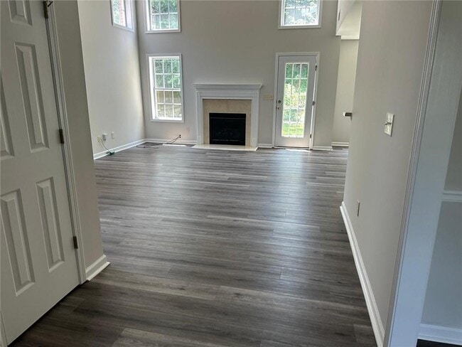 Building Photo - 6133 Mulberry Park Dr