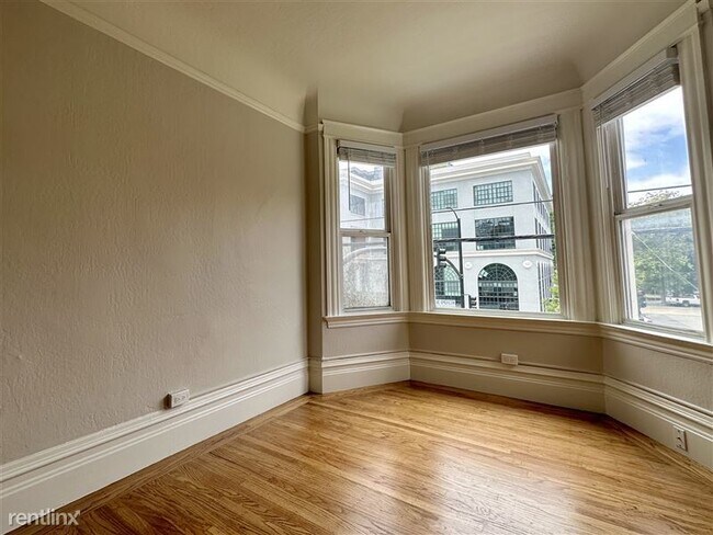 Building Photo - TOP FLOOR FLAT|SPACIOUS AND SUNNY|CALTRAIN...