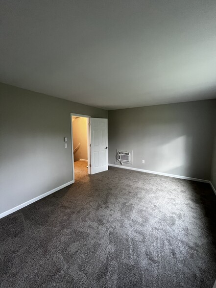 Building Photo - 56 Suncrest Dr
