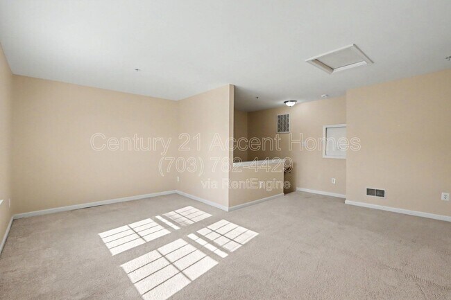 Building Photo - 968 Harrison Cir