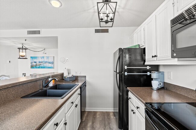 Building Photo - $2,000/month – Snowbird Rental, Oceanfront 2BR/2BA in Myrtle Beach Resort