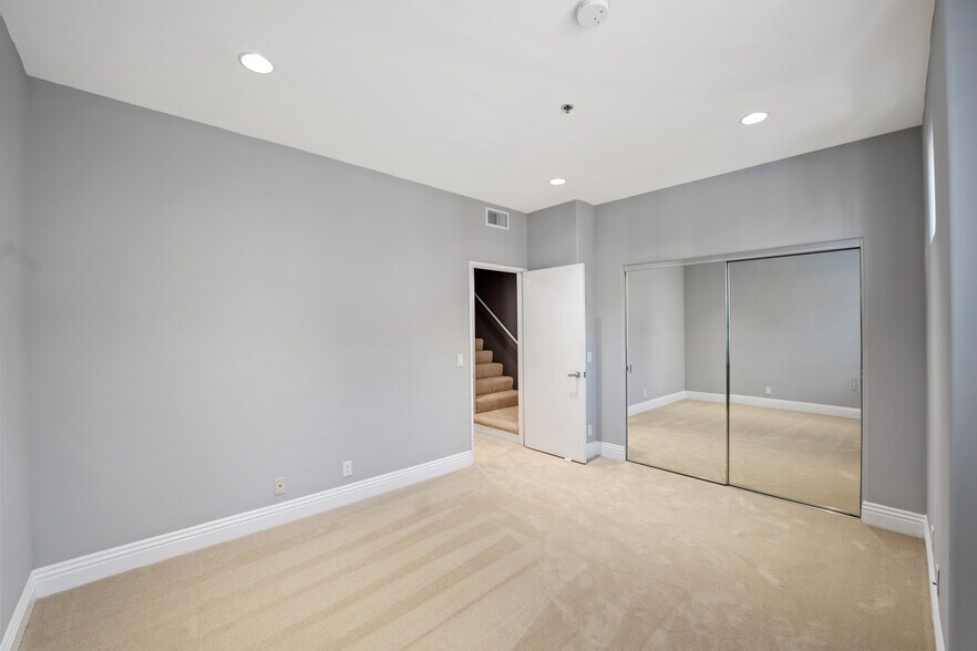 Building Photo - 5350 Sepulveda Blvd