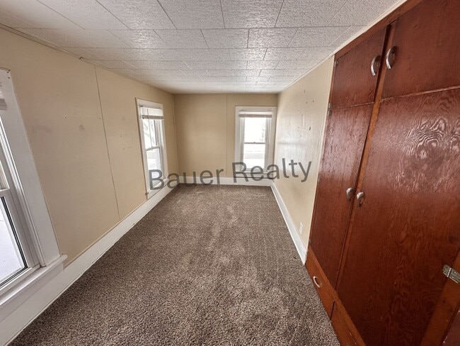 Building Photo - Renovated Two Bedroom Home