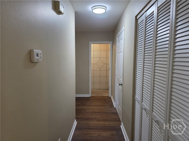 Building Photo - 312 W 5th St