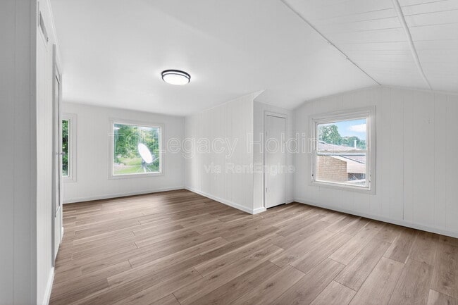 Building Photo - 192 Fairmor Dr