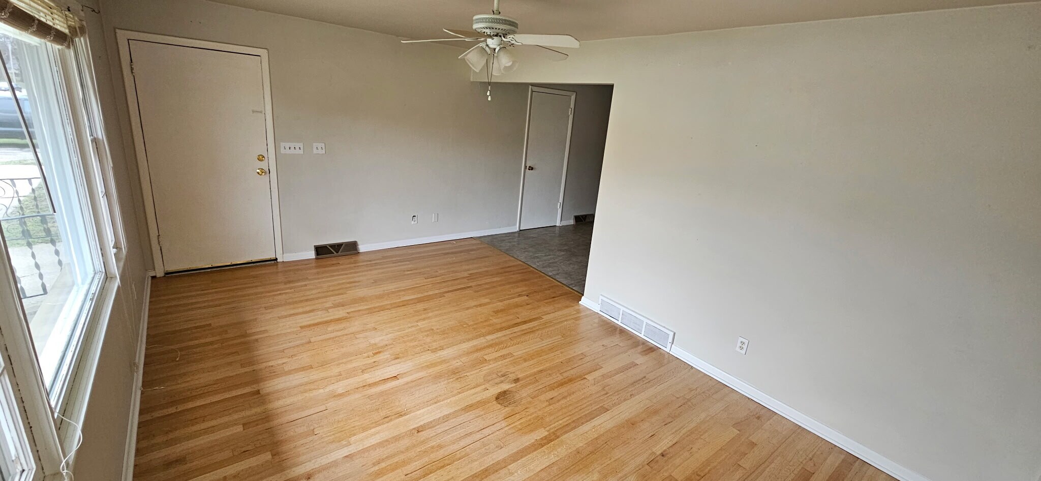 Building Photo - 5841 Garrett Ln