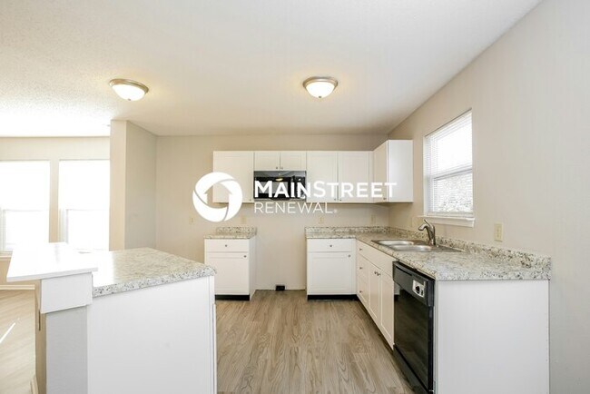 Building Photo - 4 Bedroom Pet-Friendly Home in Indianapolis, IN with Main Street Renewal