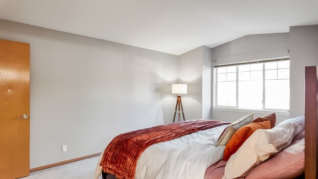 Building Photo - Spacious 4-Bed Home in East Meridian