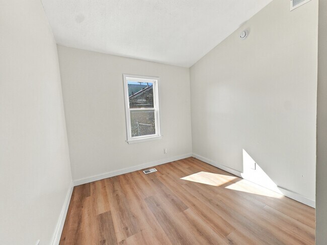 Building Photo - 2034 Kenneth St