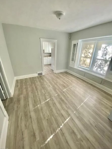 Building Photo - 2231 W 105th St