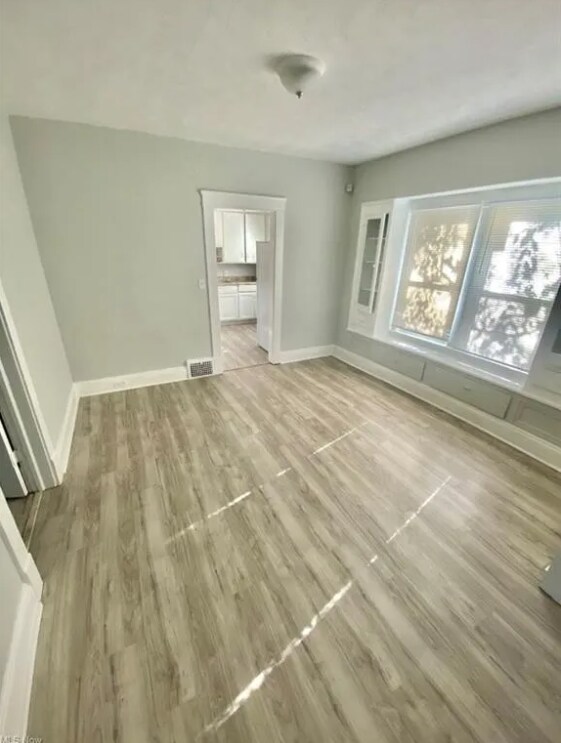 Building Photo - 2231 W 105th St