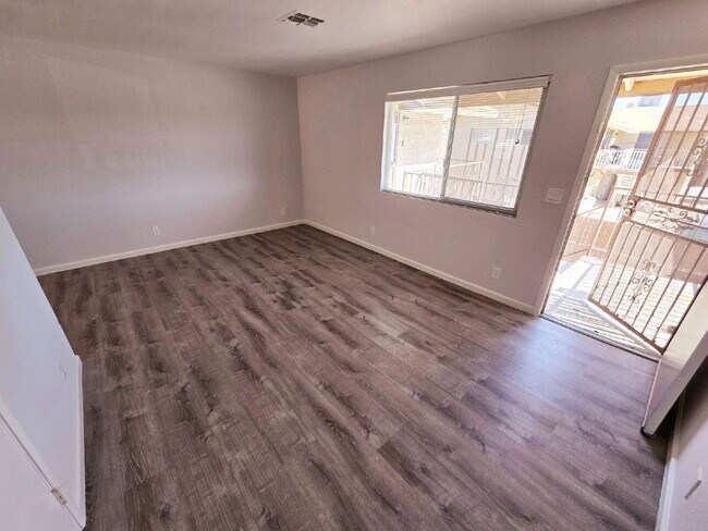 Building Photo - 4360 Twin View Cir