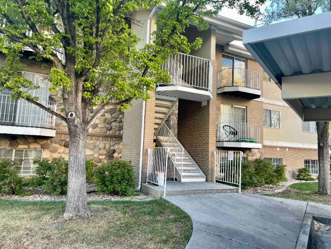 Primary Photo - 1303 Riverside Ave