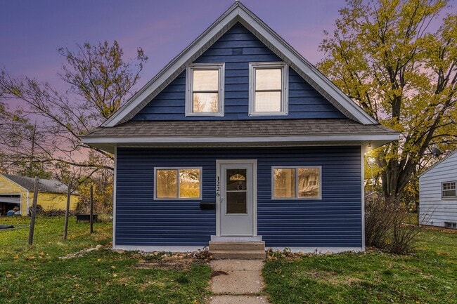 Primary Photo - 1226 N Elmer St