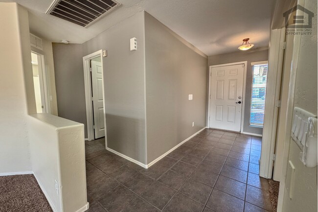 Building Photo - 3Bed/2Bath House in Avondale! Ready for Immediate Move-In! – RV GATE!
