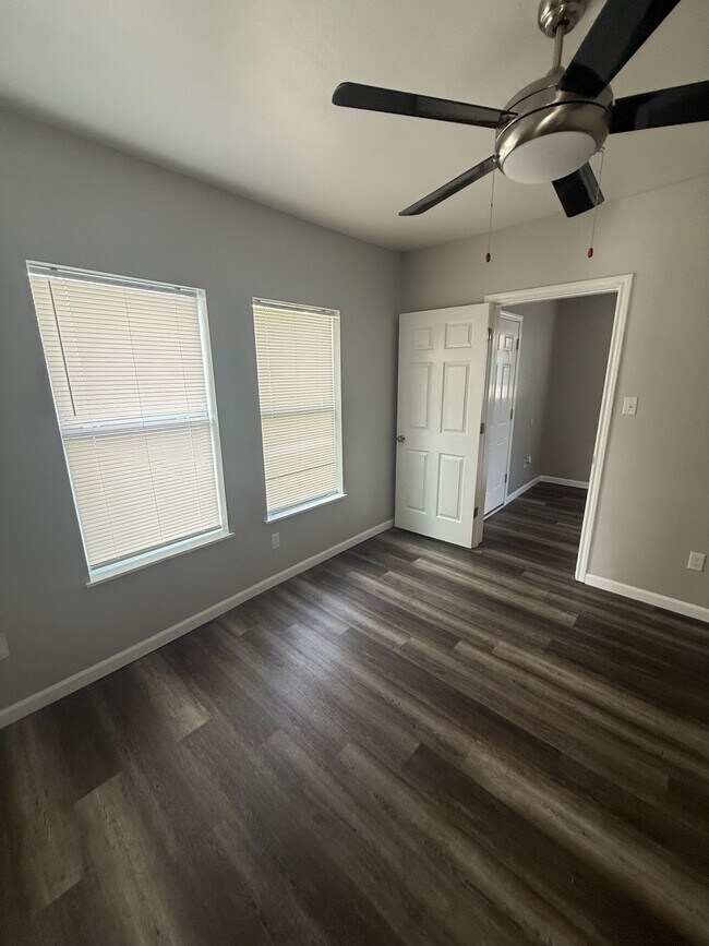 Building Photo - 122 Pineview Dr