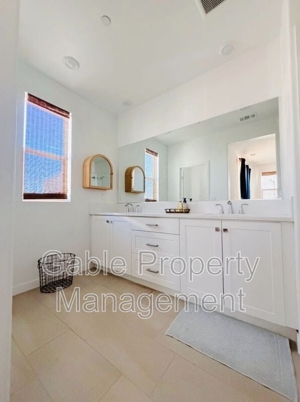 Building Photo - 27465 Viero Pl