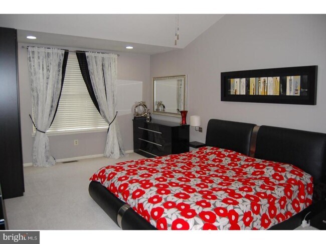 Building Photo - 28 Madison Way