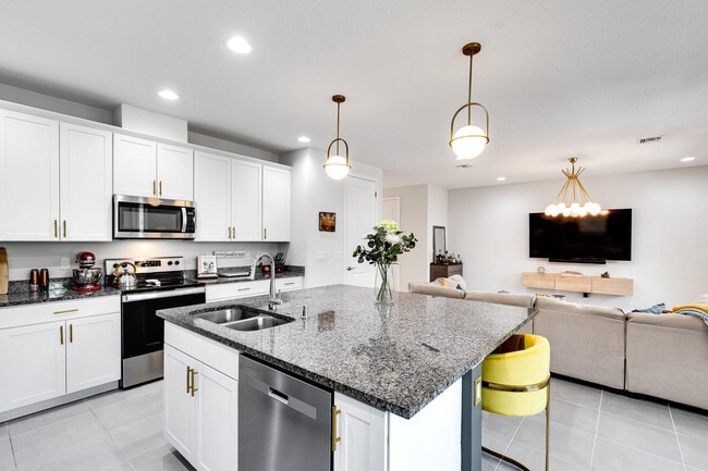 Building Photo - 16330 Oakview Dr