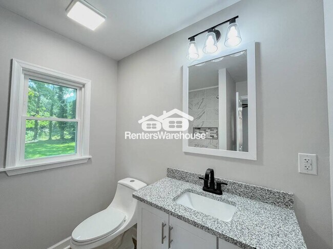 Building Photo - 5 Paddock Dr