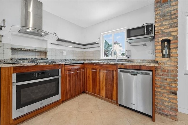 Building Photo - 2612 Florida Blvd