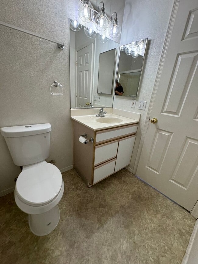 Building Photo - 1 bedroom 1 bath - Apartment Near Casinos with Attached Garage