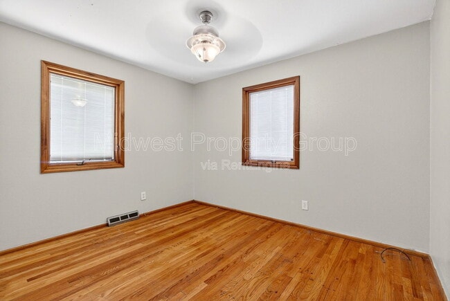 Building Photo - 515 Topaz Ave