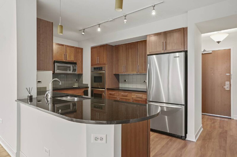 Building Photo - 1283 S Michigan Ave