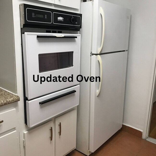 Building Photo - 1199 E 53rd St