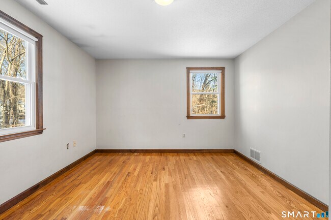 Building Photo - 52 Laura Rd