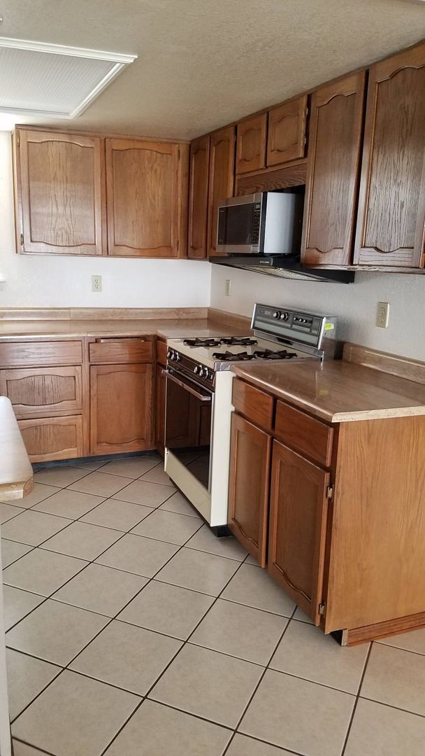 Building Photo - Home For Rent - Great Location on the Westside w/ Refrigerated Air!