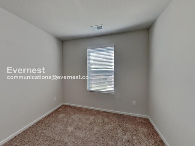 Building Photo - Limited Time Special Offer! / 3 Bed, 2.5 Bath Home with Modern Amenities / Pet-Friendly / Availab...