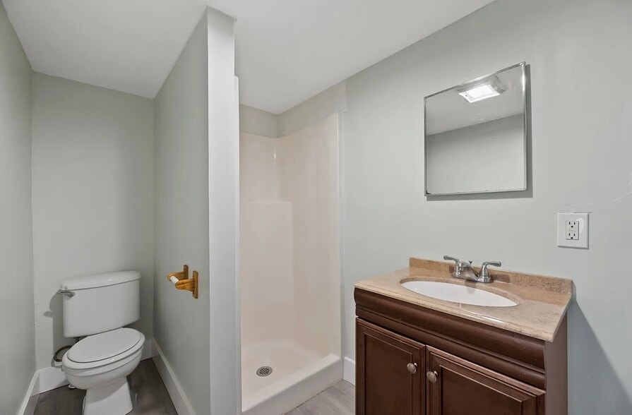 Building Photo - 1829 River Dr