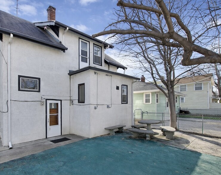 Building Photo - 1267 Hewitt Ave