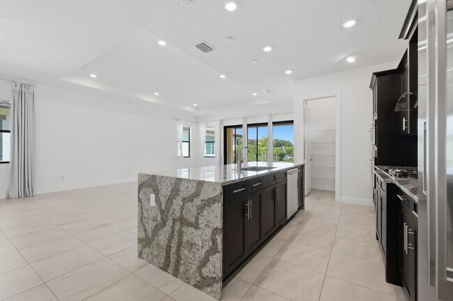 Building Photo - 11760 Bayview Cir