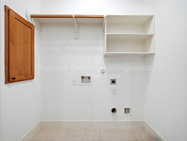 Building Photo - 2323 Sperber Ln