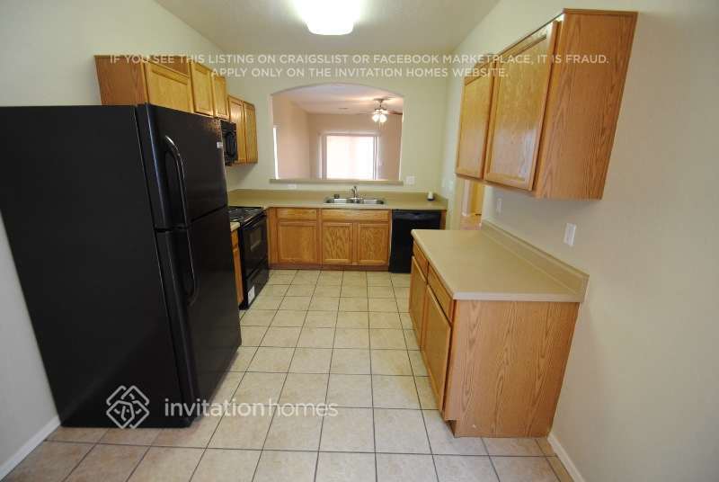 Building Photo - 907 W St Kateri Ave