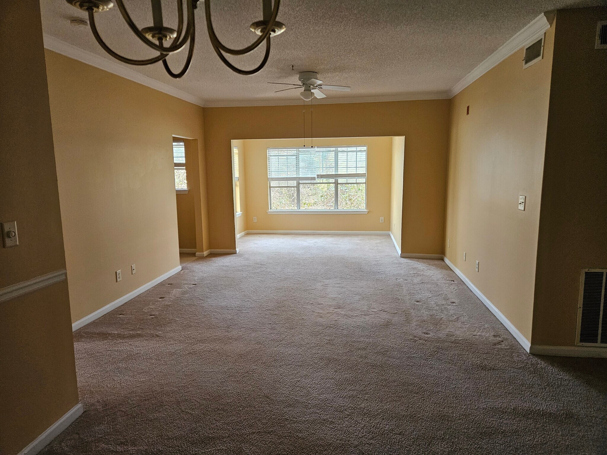 Building Photo - 1202 Walden Park Dr