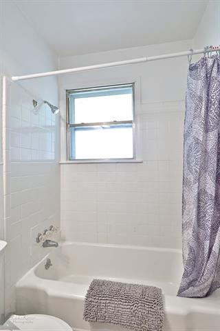 Building Photo - 5489 Encino Rd