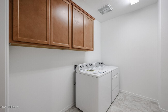 Building Photo - 8752 W Medlock Dr