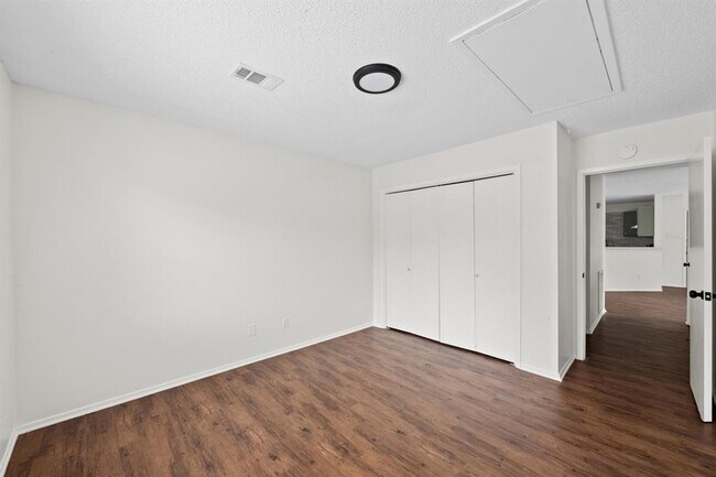 Building Photo - 2907 W Slaughter Ln